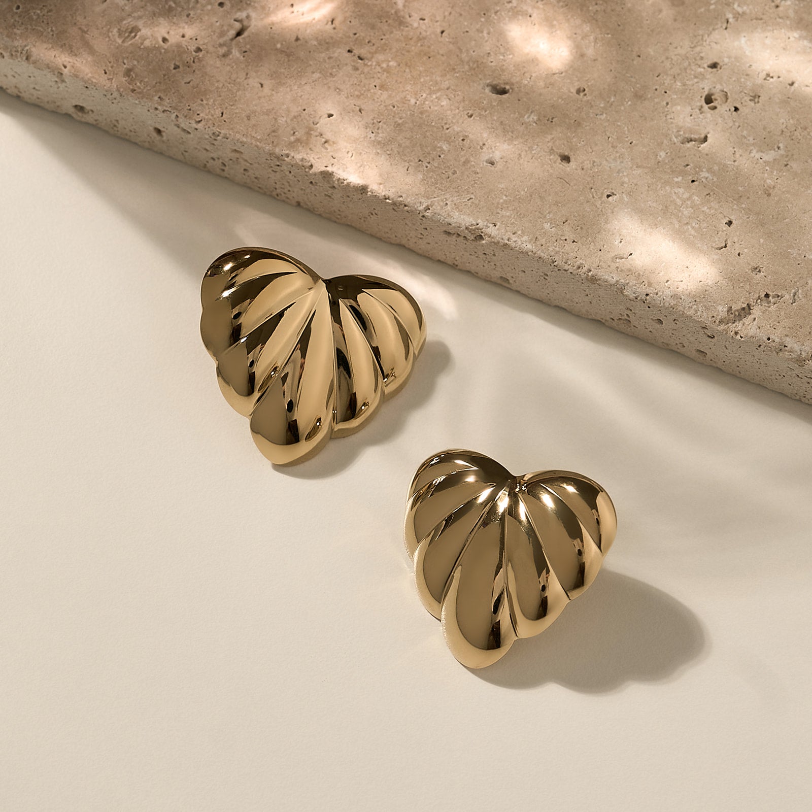 Sculpt Shell Studs Gold