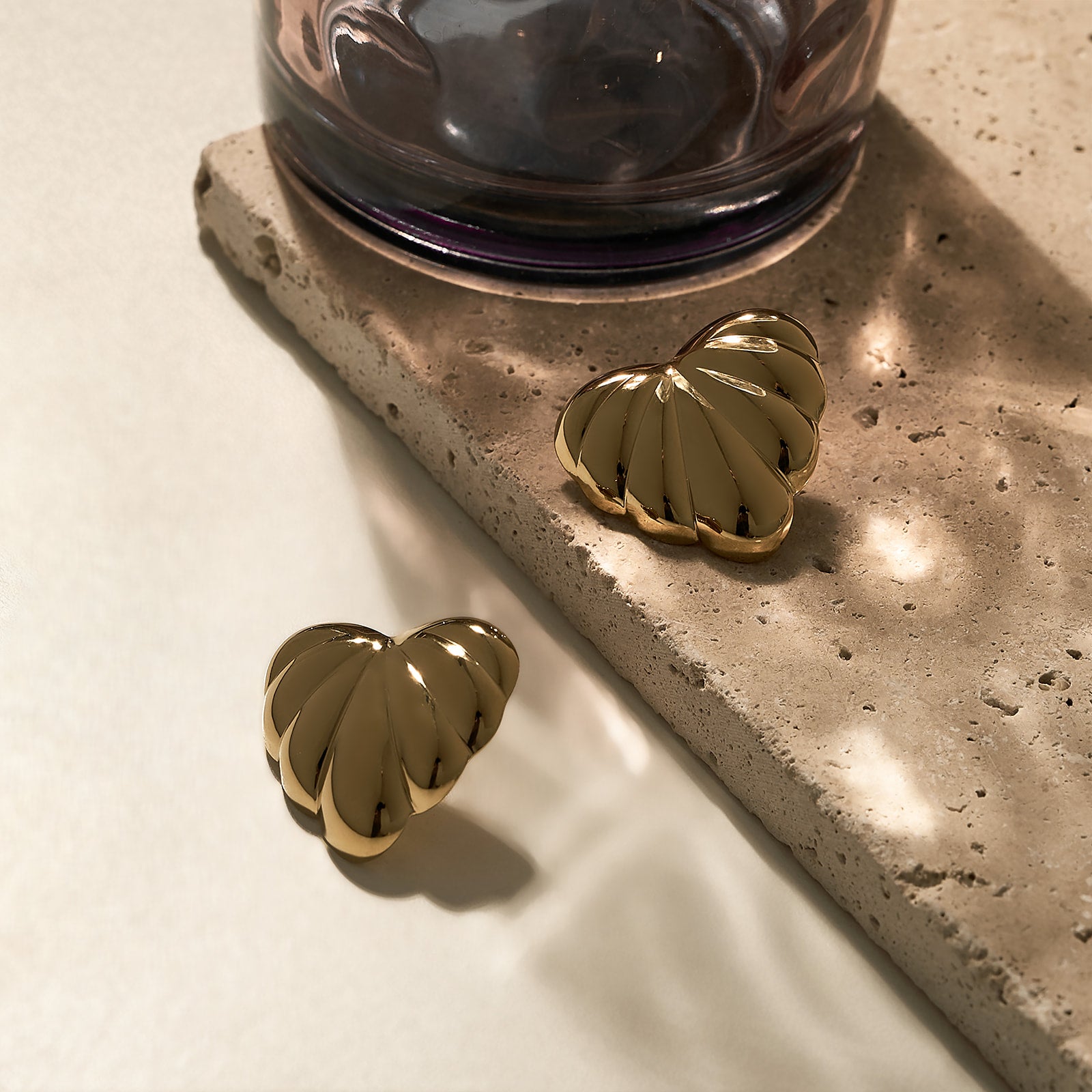 Sculpt Shell Studs Gold