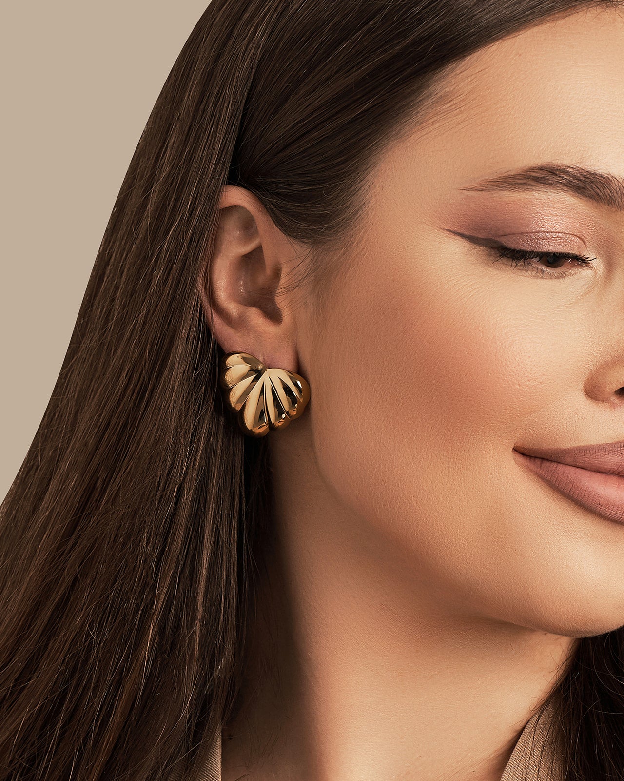Sculpt Shell Studs Gold