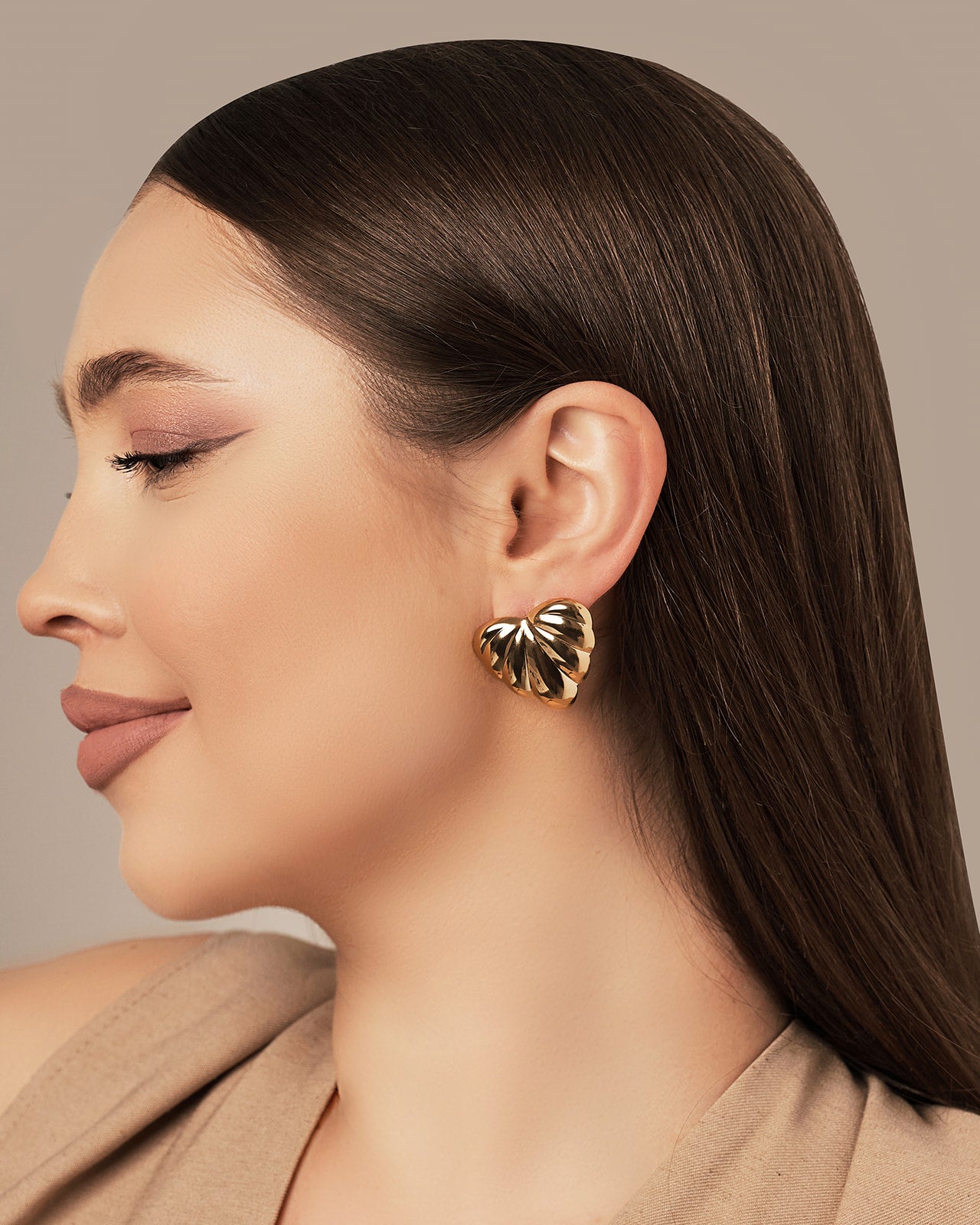 Sculpt Shell Studs Gold