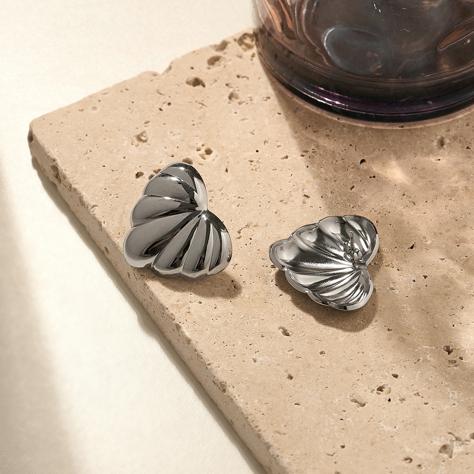Sculpt Shell Studs Silver