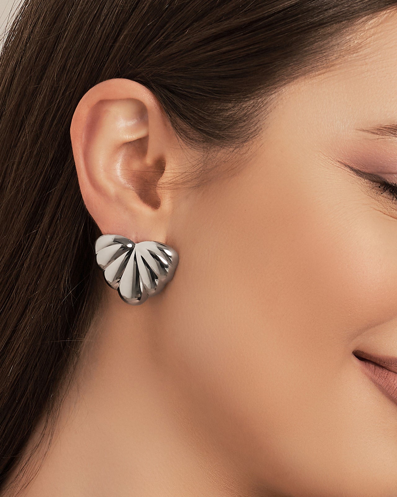 Sculpt Shell Studs Silver