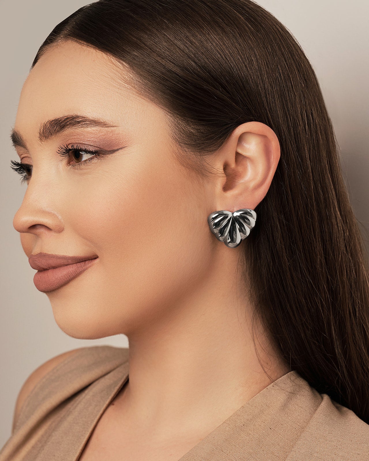 Sculpt Shell Studs Silver