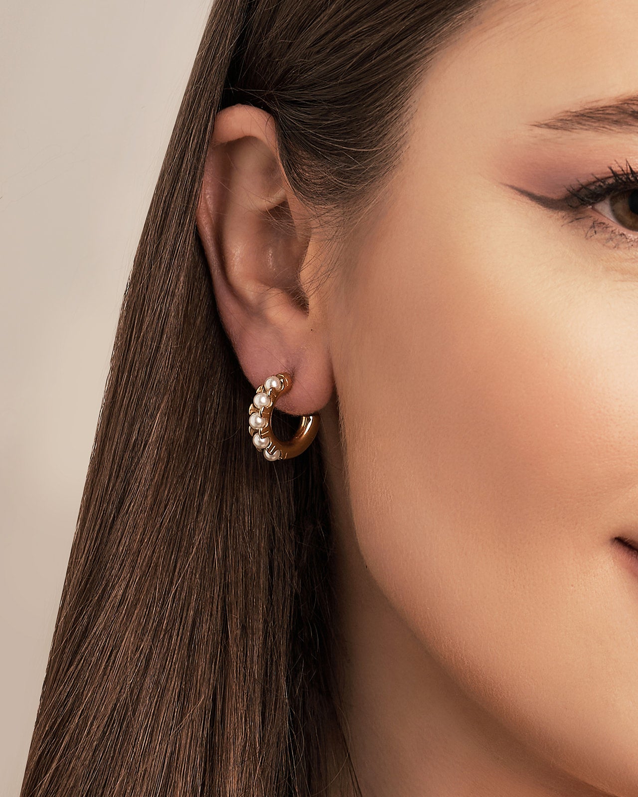 Soft Pearl Line Hoops