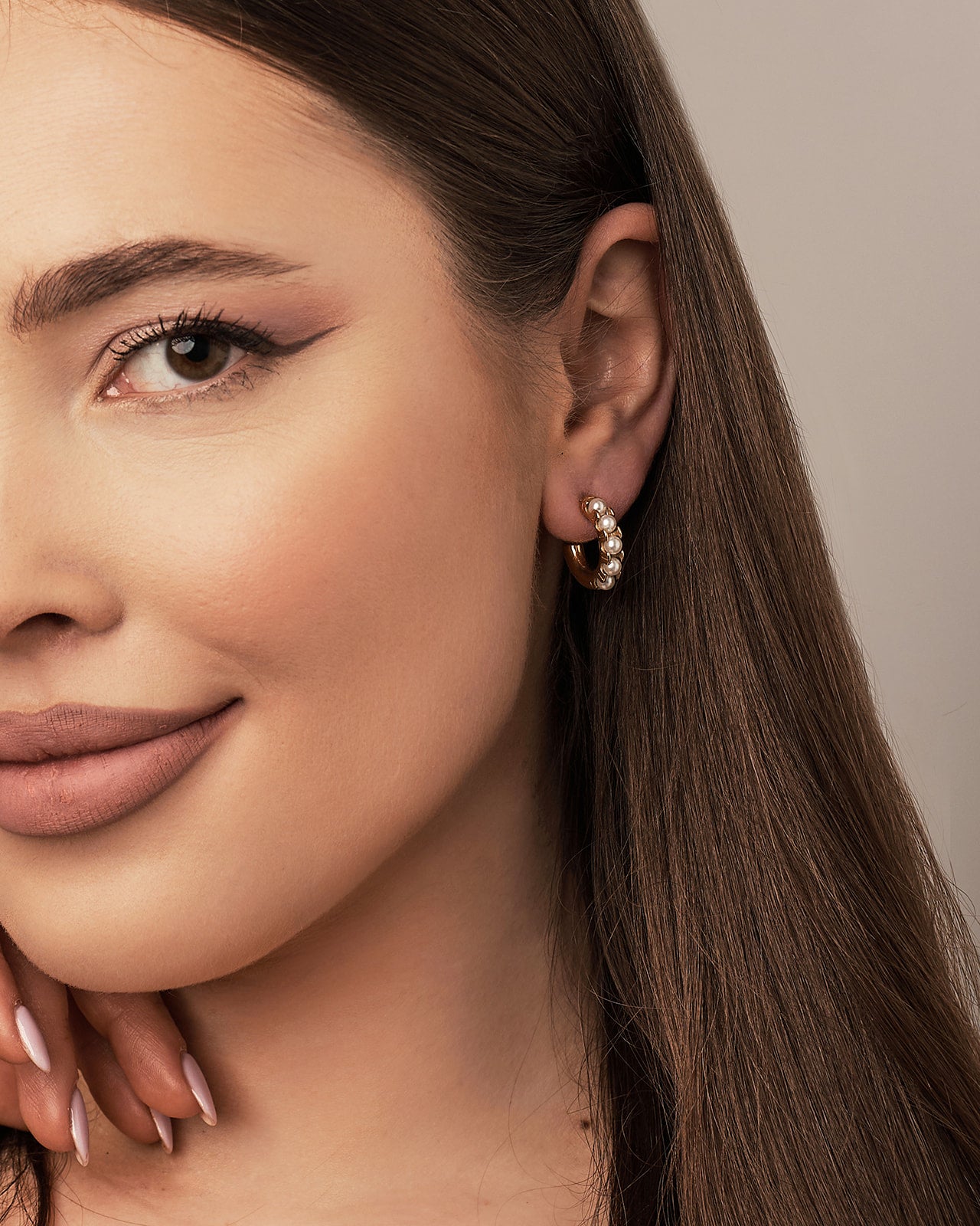 Soft Pearl Line Hoops